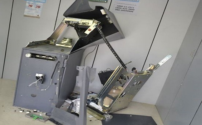 এটিএম ভেঙ্গে লুঠ লক্ষাধিক টাকা