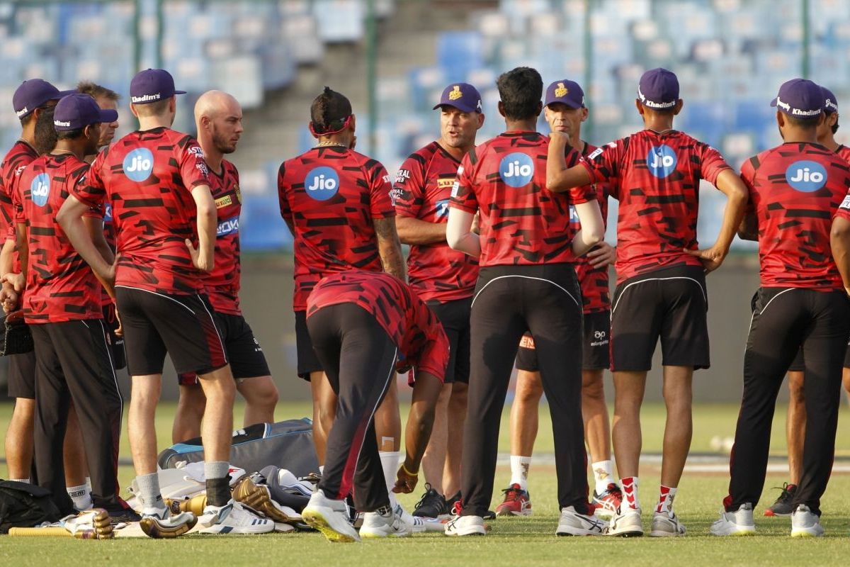 জয়ের হ্যাটট্রিকের লক্ষ্যে দীনেশ কার্তিকরা