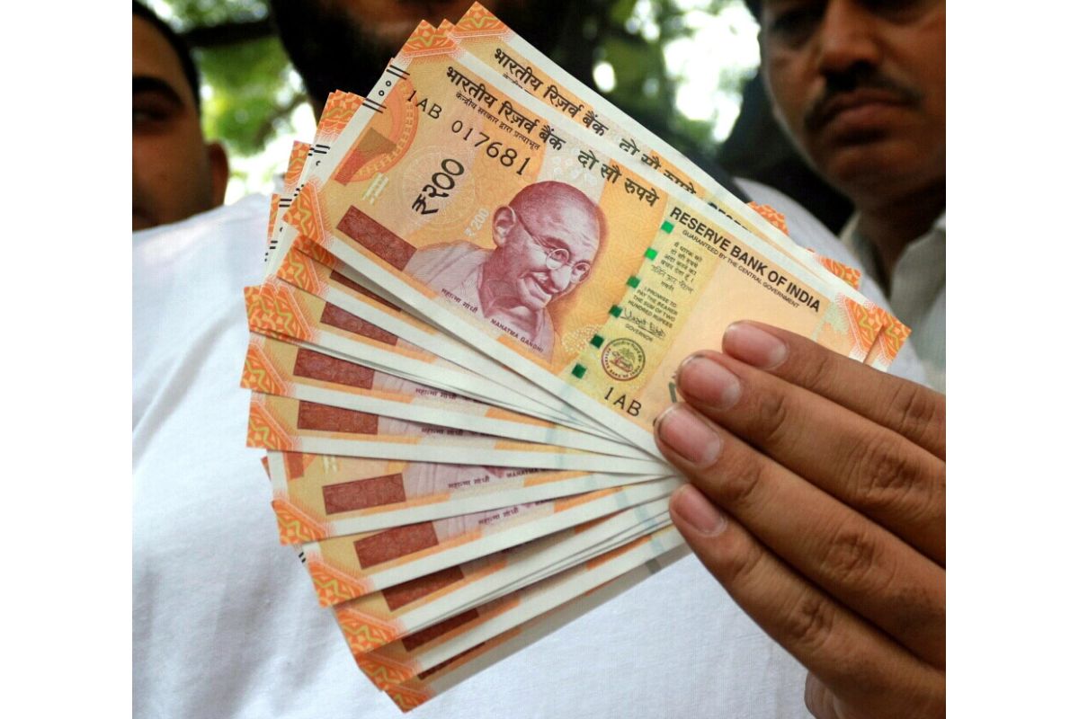 দুই স্ত্রীকে সামলাতে ভুয়ো নোট ছাপিয়ে ধৃত চিত্রনাট্যকার