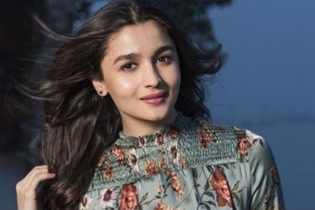 বাবার পরিচালিত ছবিতে এই প্রথম অভিনয় আলিয়া ভাটের