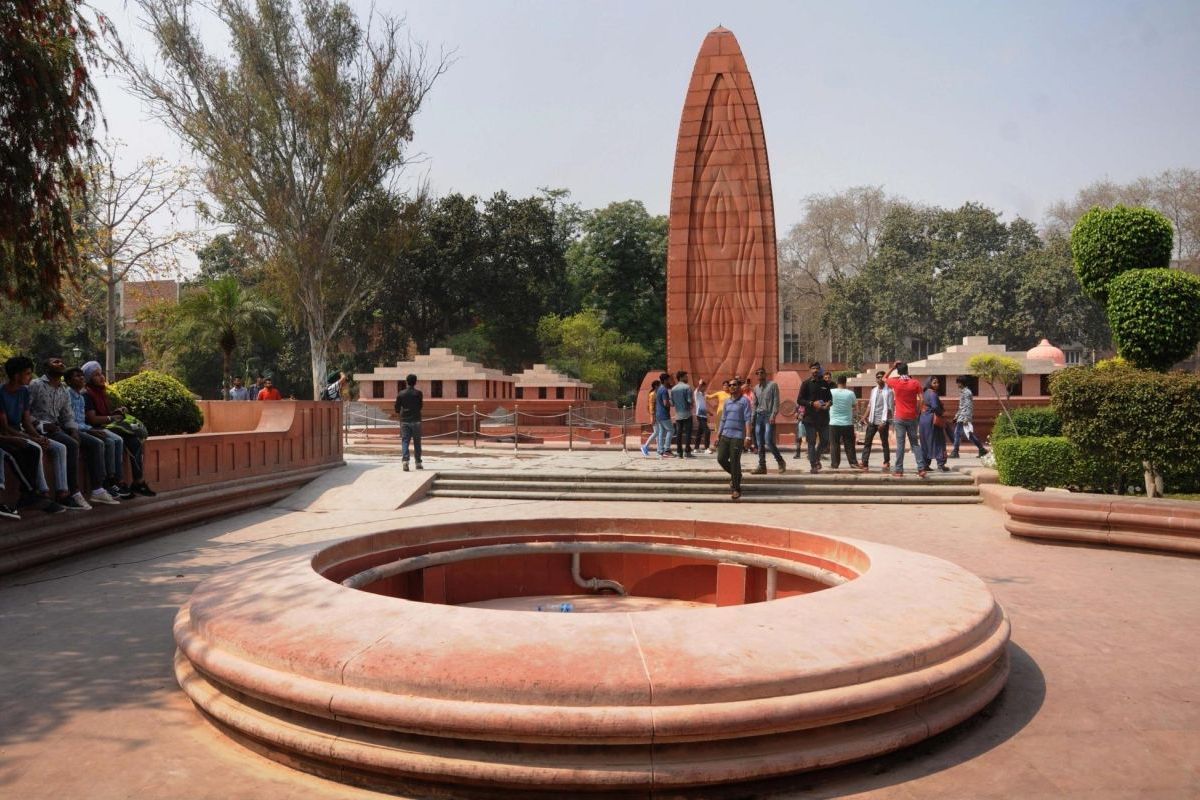 সম্পর্কে কাঁটা জালিয়ানওয়ালা