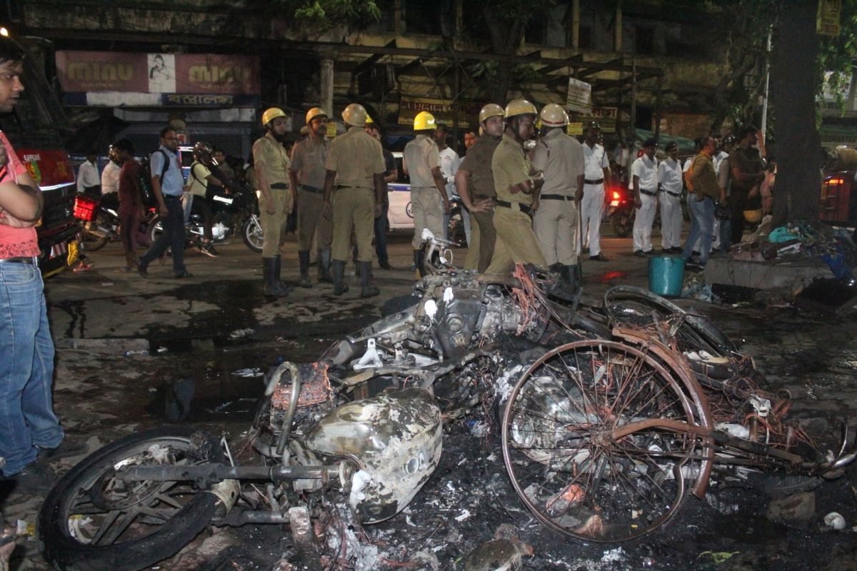 অগ্নিগর্ভ অমিত শাহর রোড শো