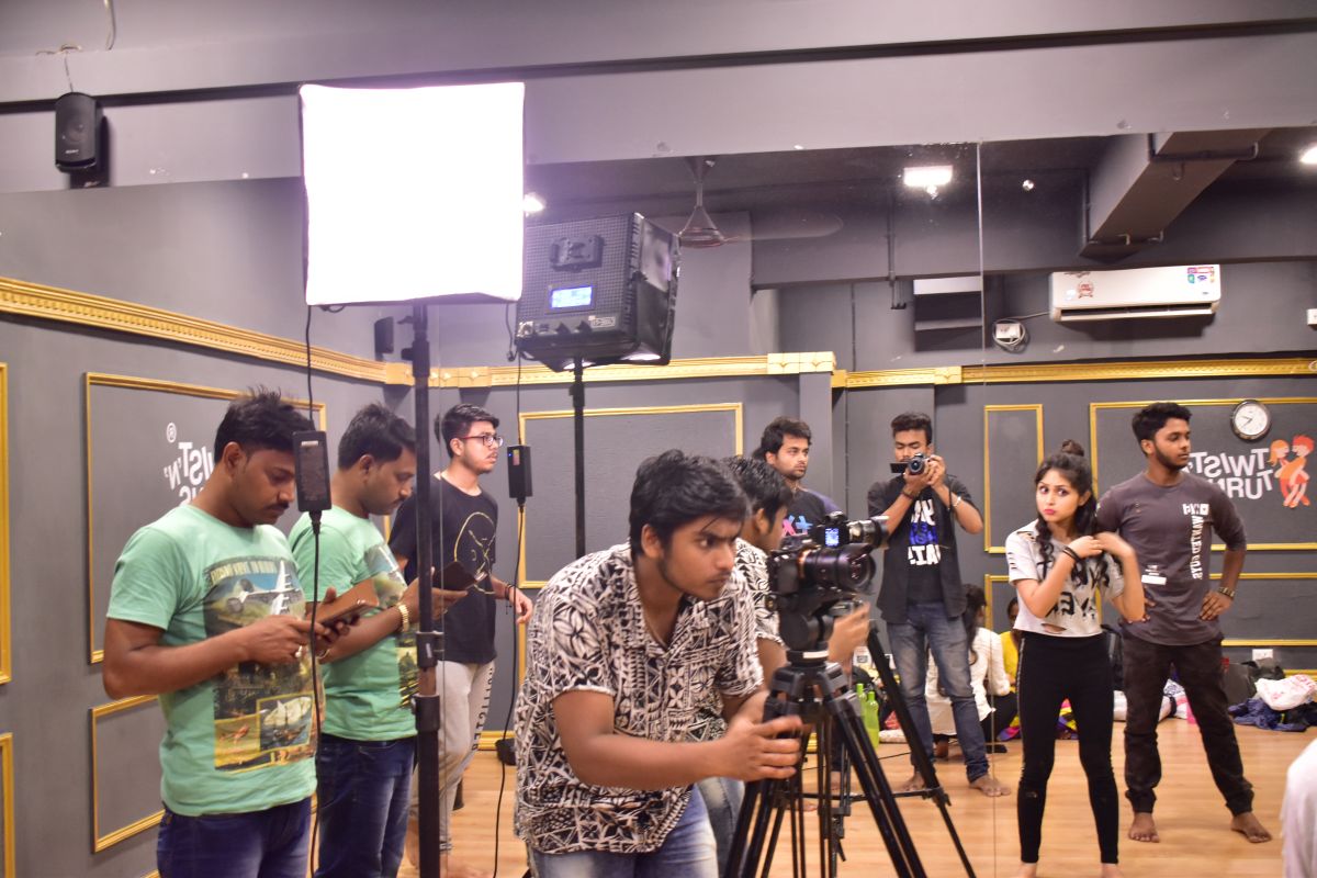 স্বপ্নের পিছু পিছু, অর্পণ বসাক, ঐশী ভট্টাচার্য, সুপ্রতিম সাহা, মিউজিক ভিডিও