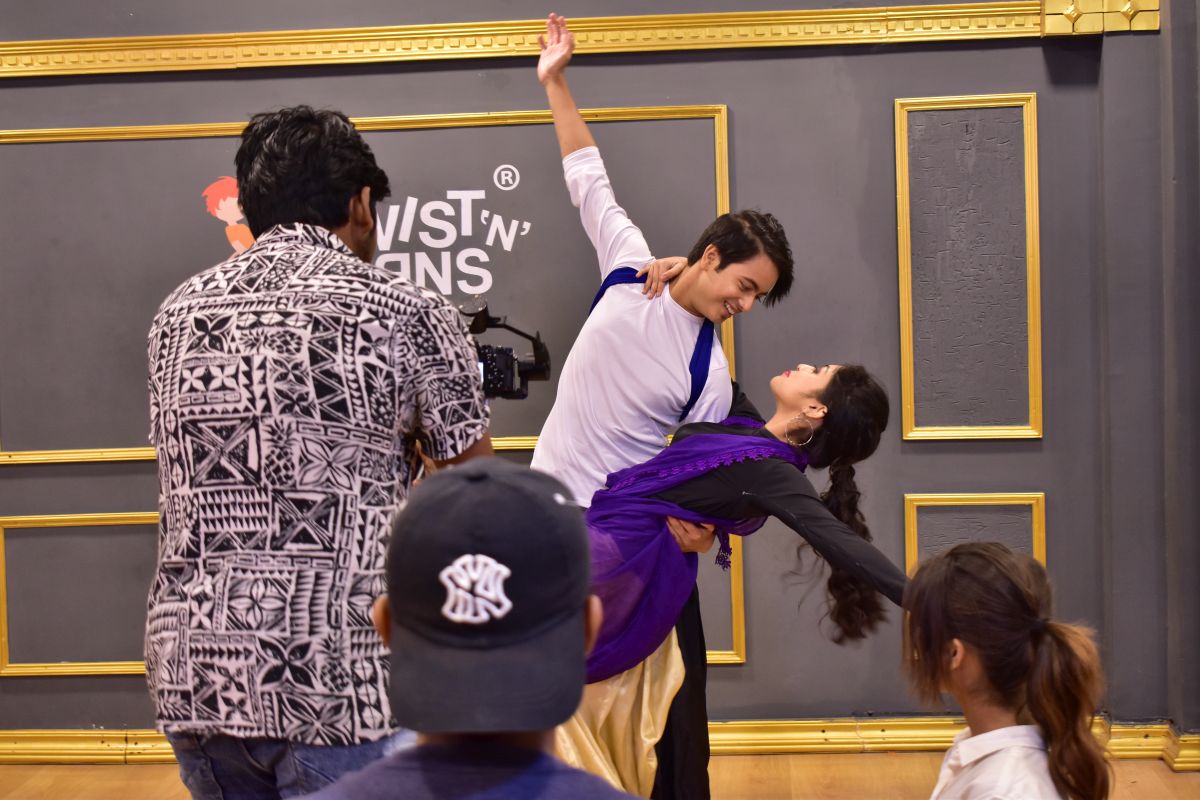 স্বপ্নের পিছু পিছু, অর্পণ বসাক, ঐশী ভট্টাচার্য, সুপ্রতিম সাহা, মিউজিক ভিডিও