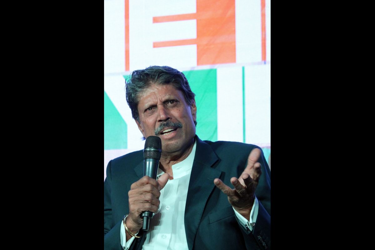 যোগ্য অলরাউন্ডার হতে হলে হার্দিককে ব্যাটিংয়ের সঙ্গে বোলিংয়েও নজর দিতে হবে : কপিলদেব