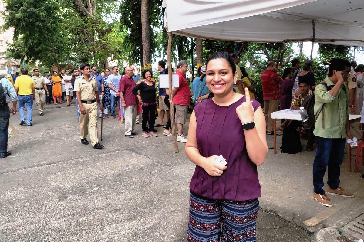 ভেঙে দেওয়া হোক সব গান্ধি মূর্তি : আইএএস-এর বিতর্কিত ট্যুইট