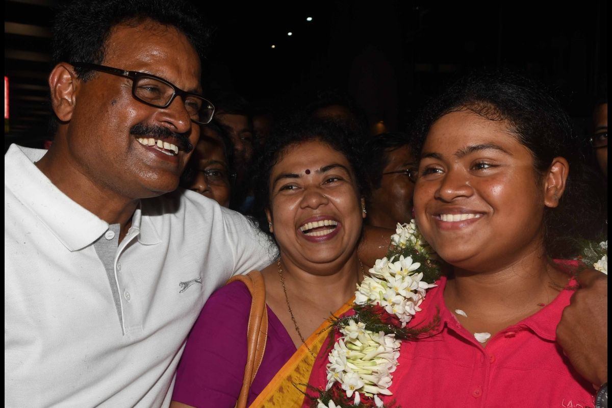 সায়নী নজির গড়লেন ক্যাটালিনা চ্যানেল জয় করে