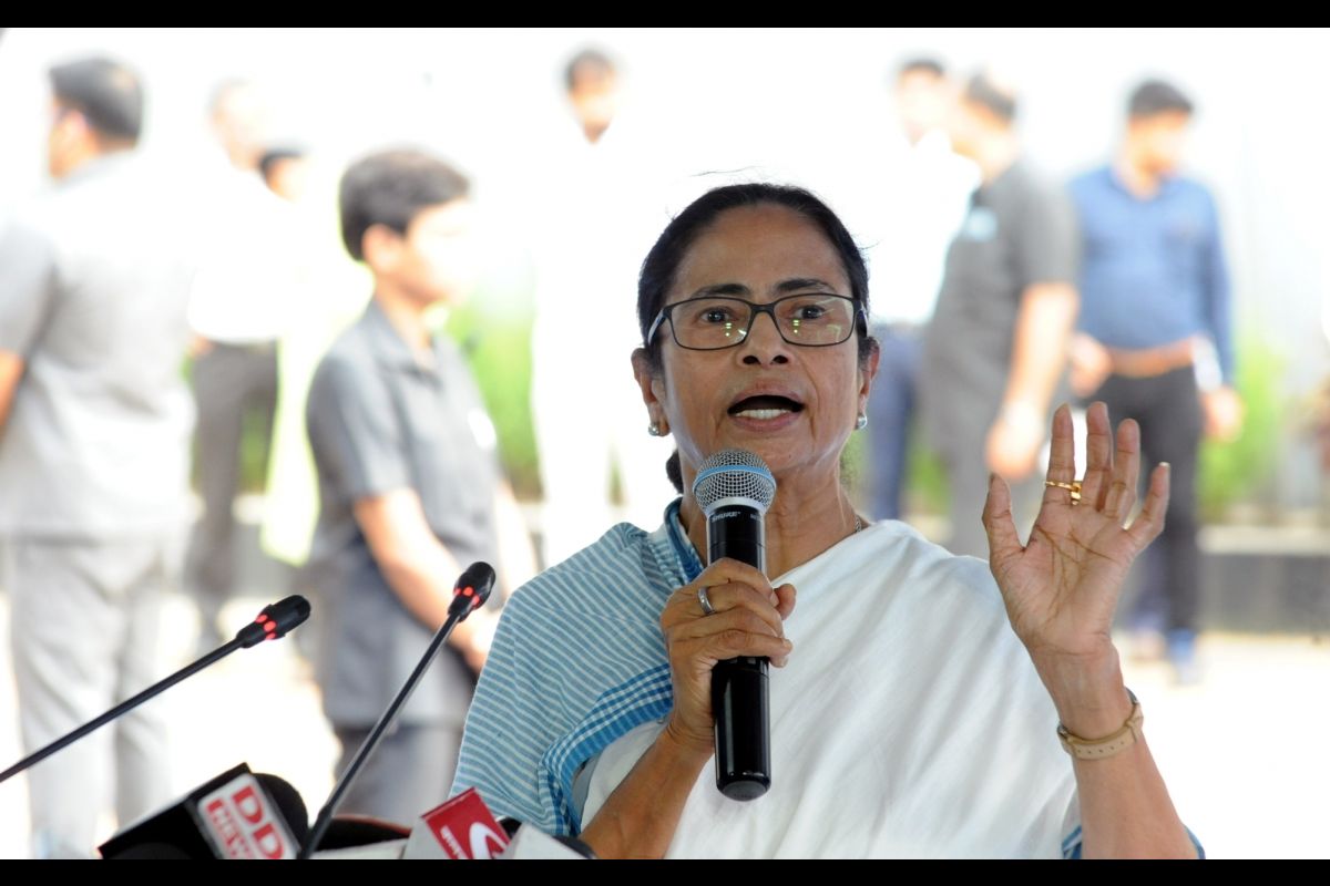 সরকার ভেঙে দেওয়ার চেষ্টা সফল হবে না : মমতা