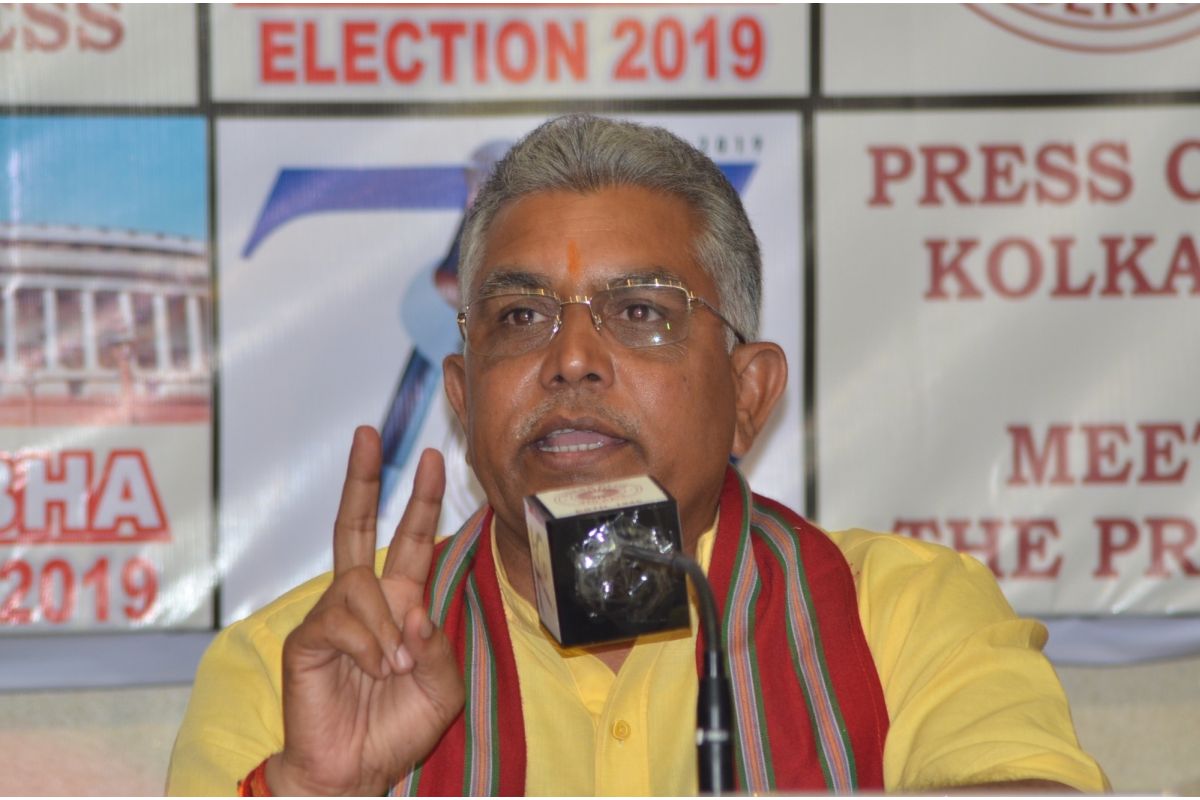 দিলীপকে রেল আধিকারিকের সাষ্টাঙ্গ প্রণাম নিয়ে বিতর্ক