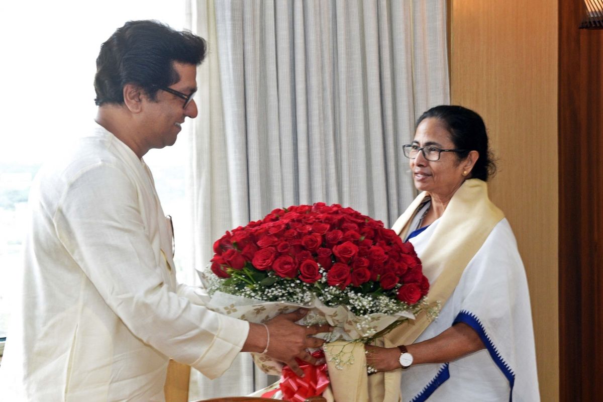 ব্যালট ফেরাতে মমতার পাশে রাজ ঠাকরে