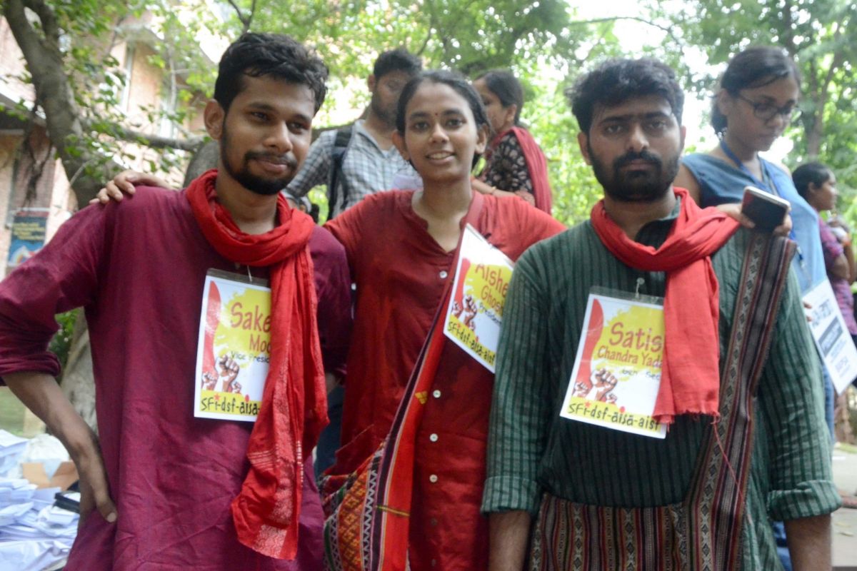 গেরুয়া ঝড় থামিয়ে জেএনইউ’তে বাম মুখ দুর্গাপুরের ঐশী