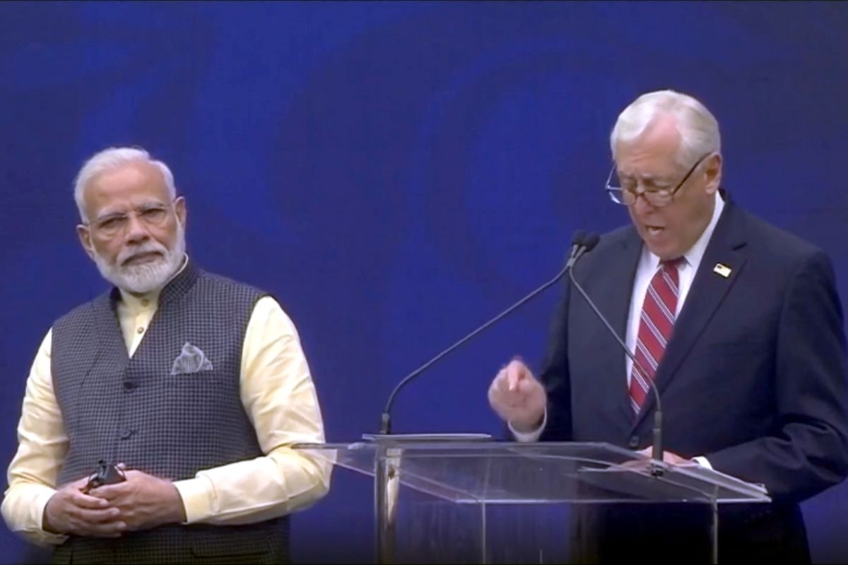 হাউডি মোদি’তে মোদির সামনেই নেহরু ও ধর্মনিরপেক্ষতার প্রশংসায় মাতলেন মার্কিন আইনপ্রণেতা