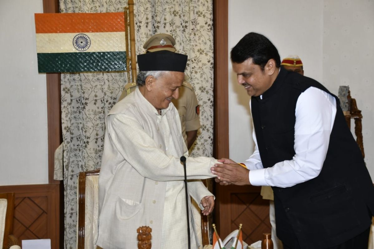 কাকভোরে বিজেপির মহারাষ্ট্রে কিস্তিমাত