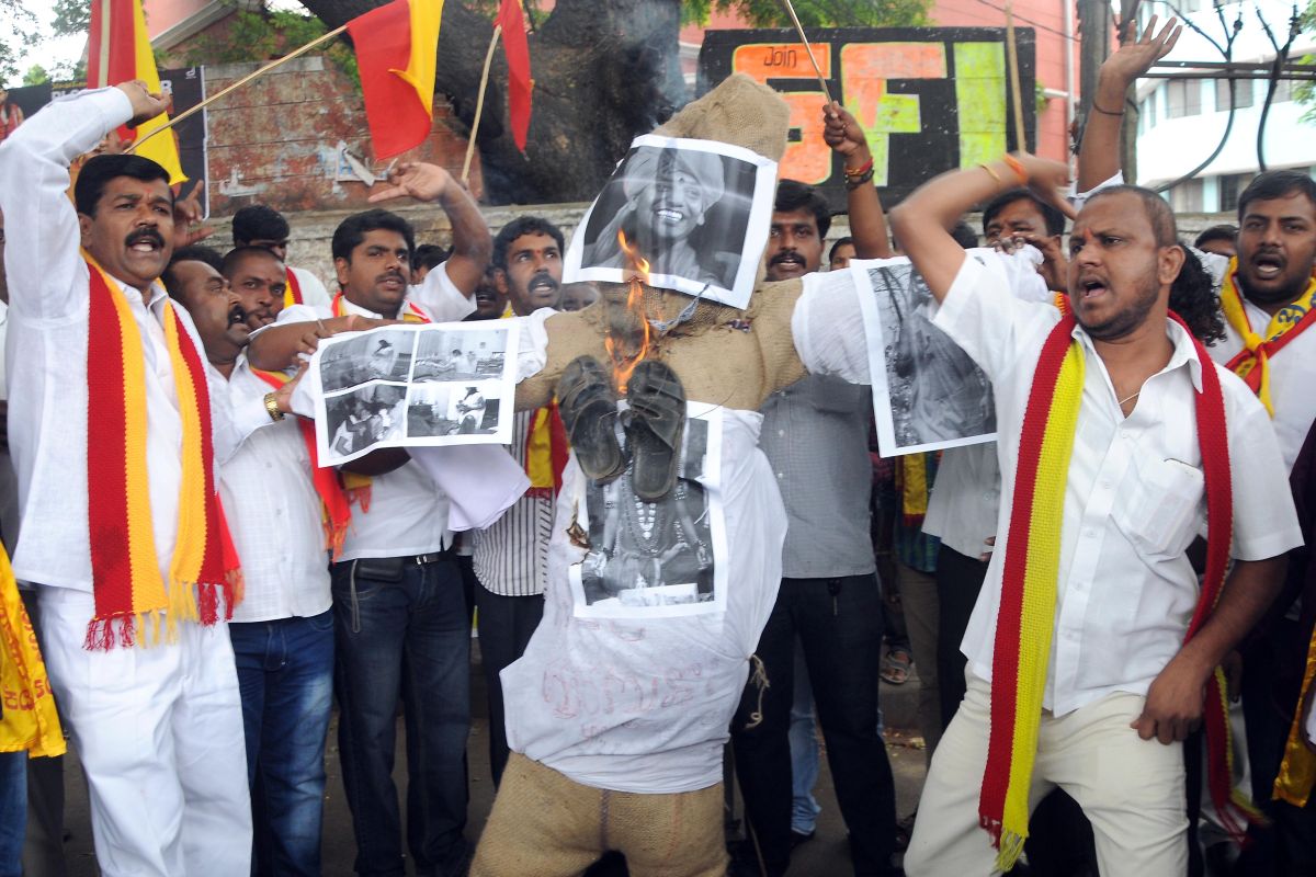 গডম্যান নিত্যানন্দের আশ্রমে আমাদের দুই মেয়েকে আটকে রেখেছে, হাইকোর্টে কাতর আবেদন বাবা-মায়ের