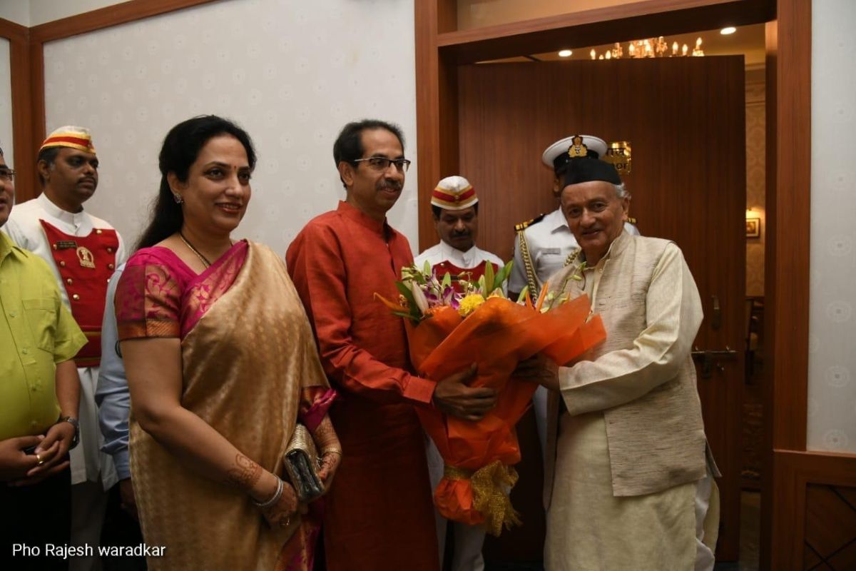 সংখ্যাগরিষ্ঠতা প্রমাণের আগেই ফড়নবীশের পদত্যাগ, পরবর্তী জোটের মুখ্যমন্ত্রী উদ্ধব ঠাকরে