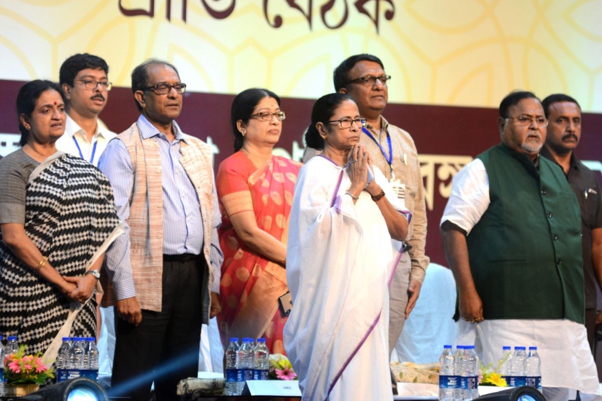 অধ্যাপকদের বেতন বৃদ্ধির ঘোষণা মুখ্যমন্ত্রীর, কেন্দ্রকে বিঁধে বললেন মা-মাটি-মানুষের সরকার ফের ক্ষমতায় আসবে