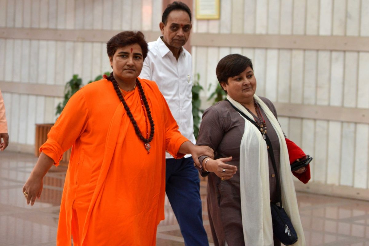 বিতর্কিত মন্তব্যে প্রতিরক্ষা কমিটি থেকে অপসারিত সাধ্বী প্রজ্ঞা