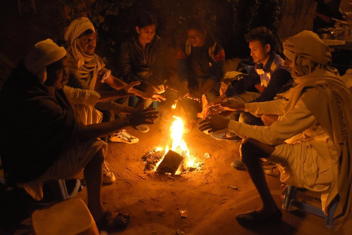 কোথাও কাঁপুনি ধরানো ঠান্ডা কোথাও তুষারপাত নিয়ে এল শীত