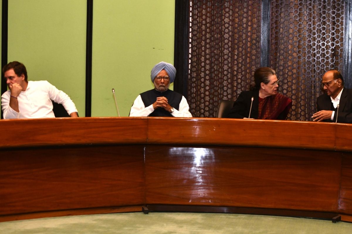 সরকারকে চাপে রাখার বিরোধী বৈঠকে গরহাজির ছ’টি দল