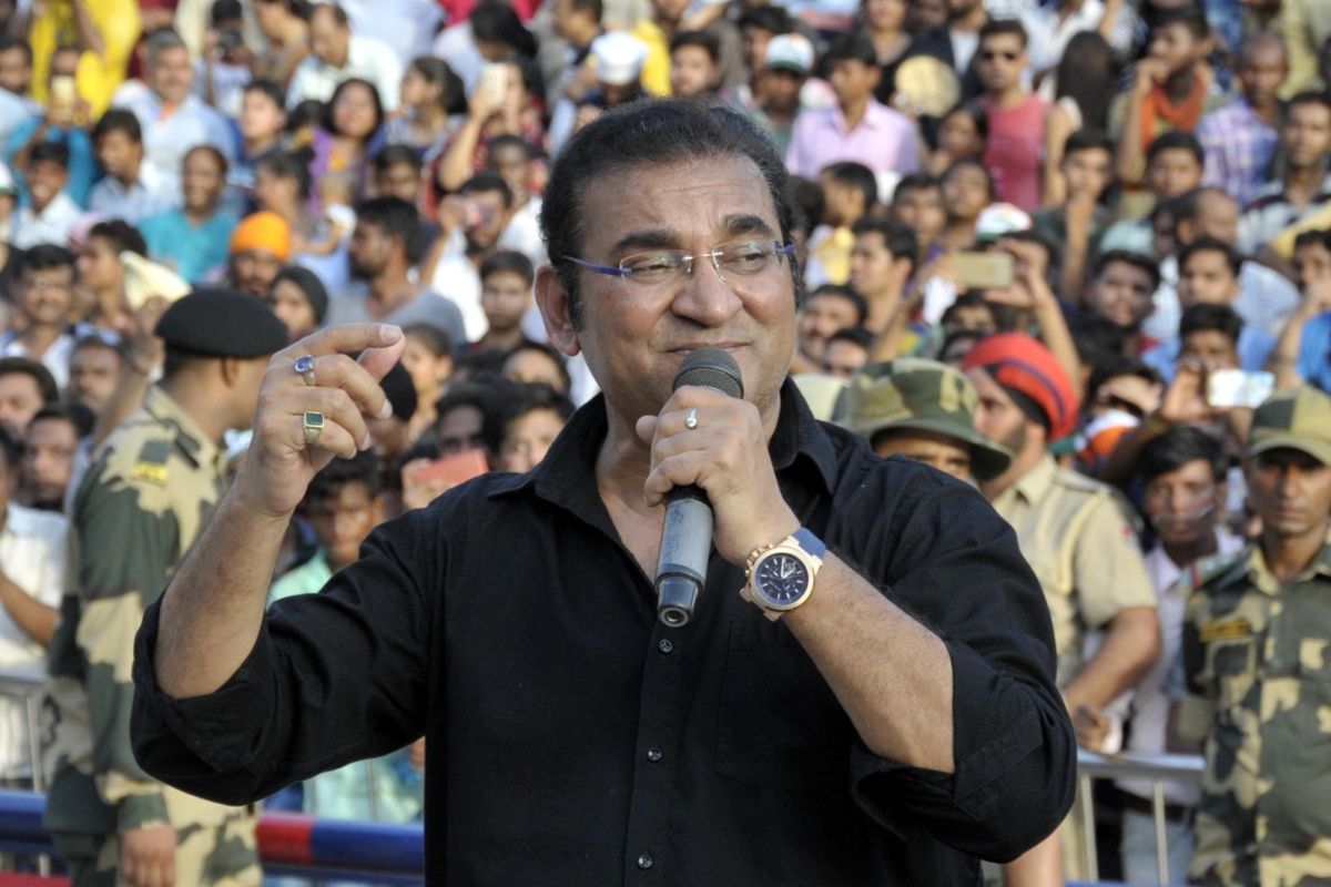 মনে হয় না প্রধানমন্ত্রীও সিএএ বা এনআরসি নিয়ে কিছু জানেন ! খোঁচা অভিজিতের