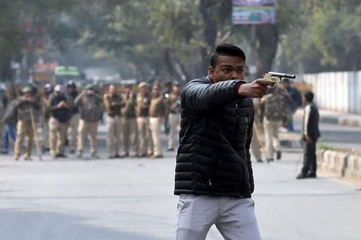 সিএএ’র বিরুদ্ধে শান্তিপূর্ণ প্রতিবাদ মিছিলে জামিয়ার ছাত্রকে গুলি, আটক অভিযুক্ত