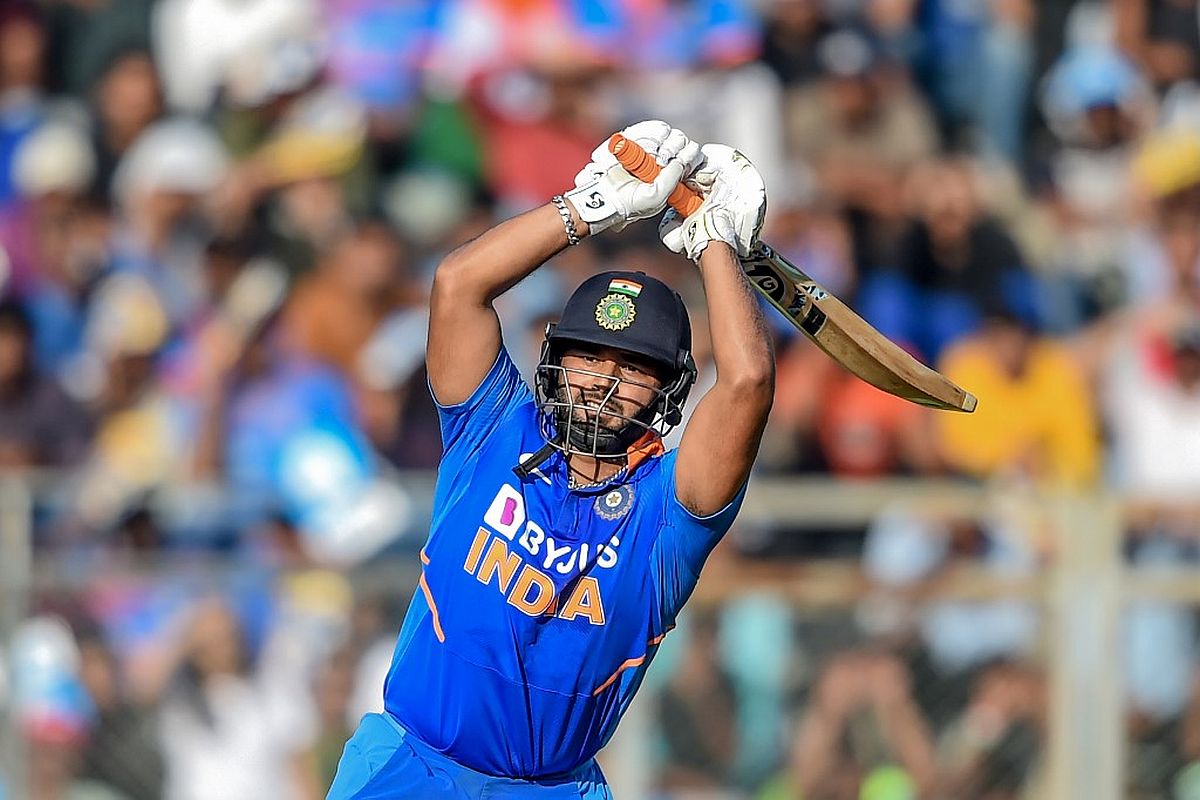 দ্বিতীয় একদিনের ম্যাচ থেকে বাদ পড়লেন ঋষভ, বিরাটরা রাজকোটে পৌঁছে গেলেন বুধবার