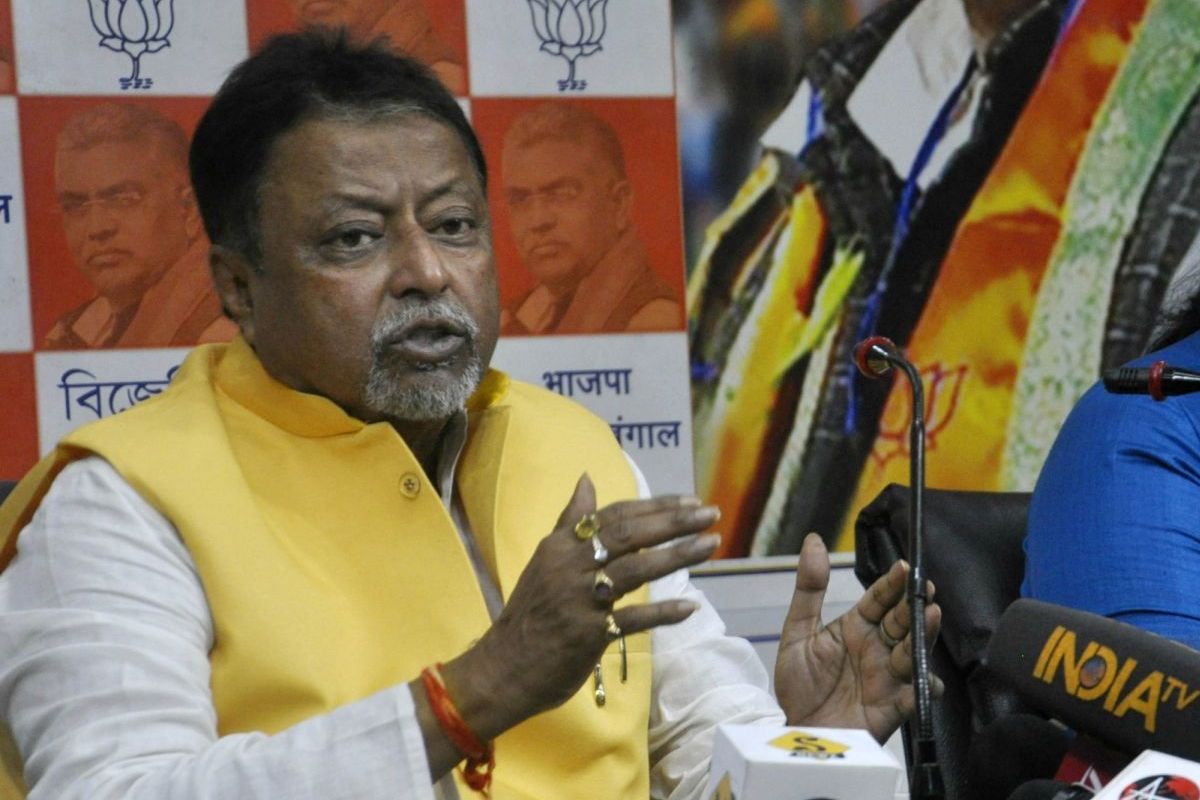 ১২ এপ্রিল পুরভোট অসম্ভব, ভোটবিধি রায়ের প্রতিলিপি নিয়ে কমিশনে মুকুল