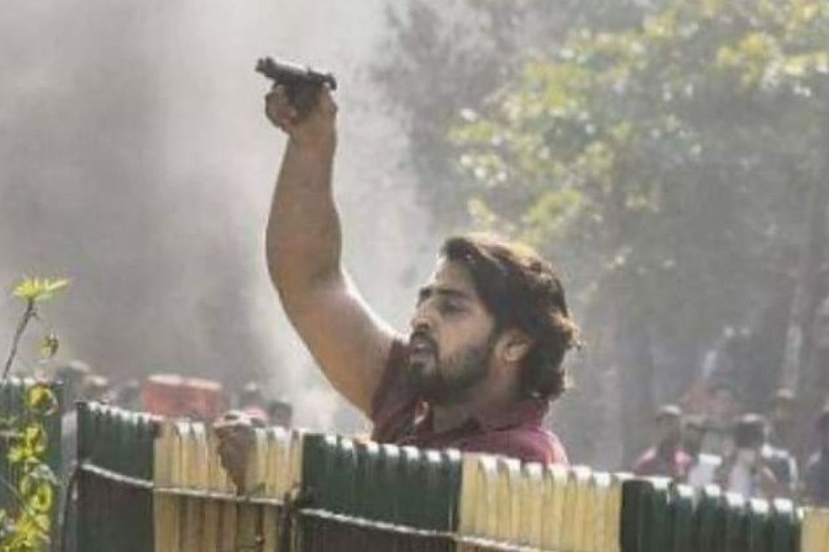 উত্তরপ্রদেশ থেকে ধৃত বন্দুকবাজ শাহরুখ