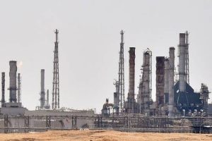 করোনার জেরে তেলের উৎপাদন কমাতে চলেছে ওপেক দেশগুলি