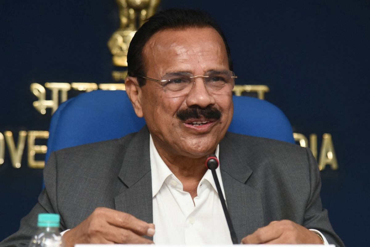 আমি মন্ত্রী, সরকারি কোয়ারান্টাইনে যাওয়ার দরকার নেই, বেঙ্গালুরুতে বিমান থেকে নেমে বললেন সদানন্দ গৌড়া