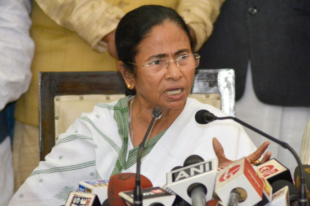 আম্ফান বিধ্বস্ত বাংলাকে গুরুত্ব না দেওয়ার জন্য ক্ষোভ রাজ্যের