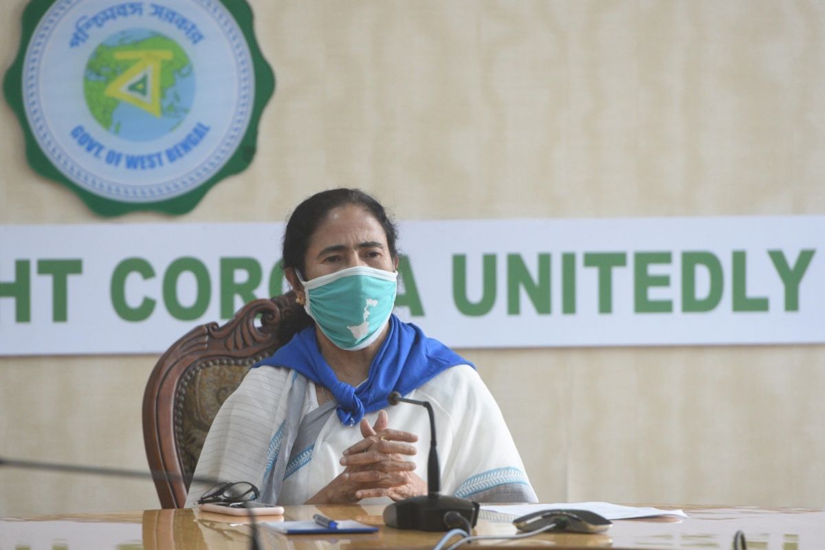 করোনা নিয়ে সর্বদল বৈঠক ডাকলেন মমতা