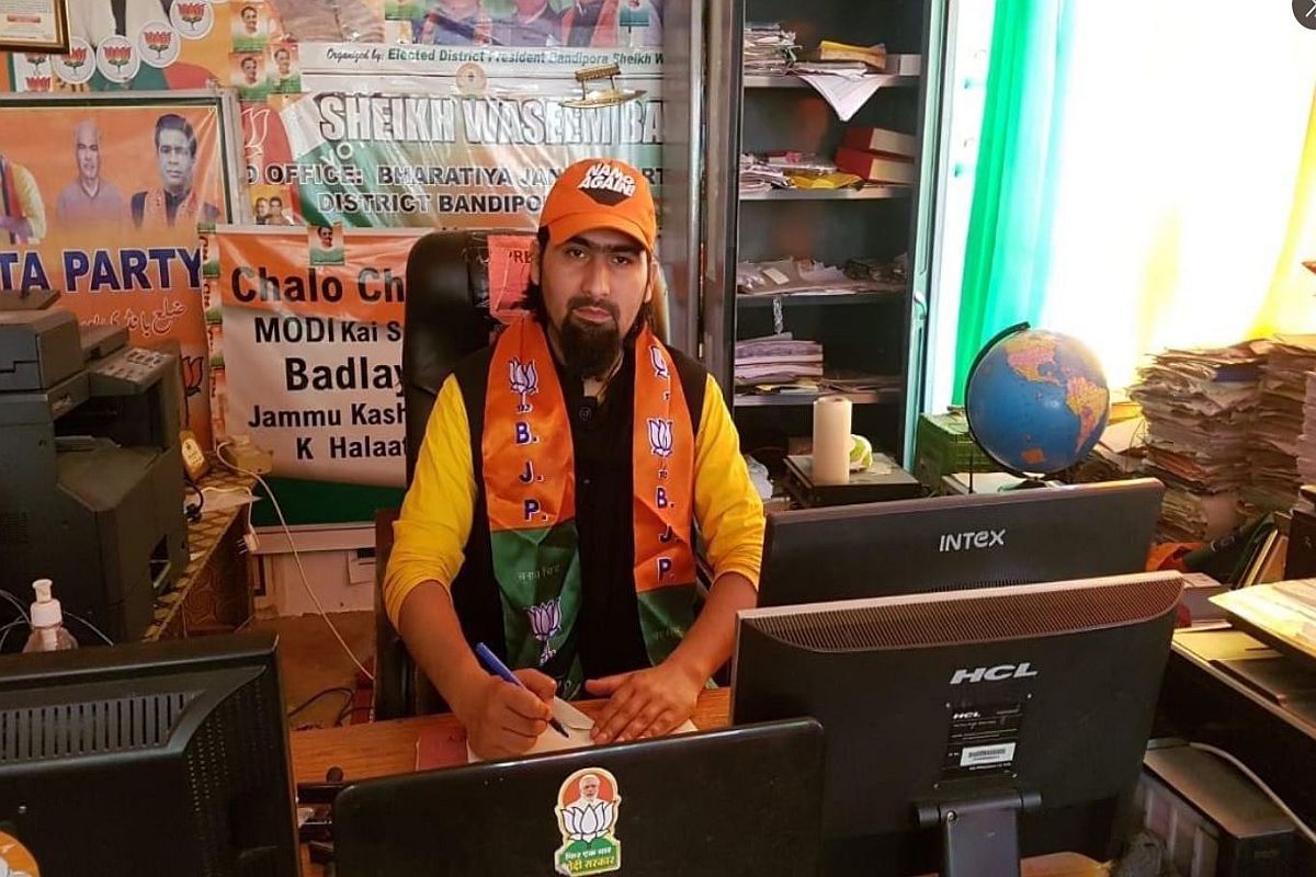 জঙ্গিরা জম্মু কাশ্মীরে বিজেপি নেতাকে গুলি করে মারল, নেতার নিরাপত্তা রক্ষীরা গ্রেফতার