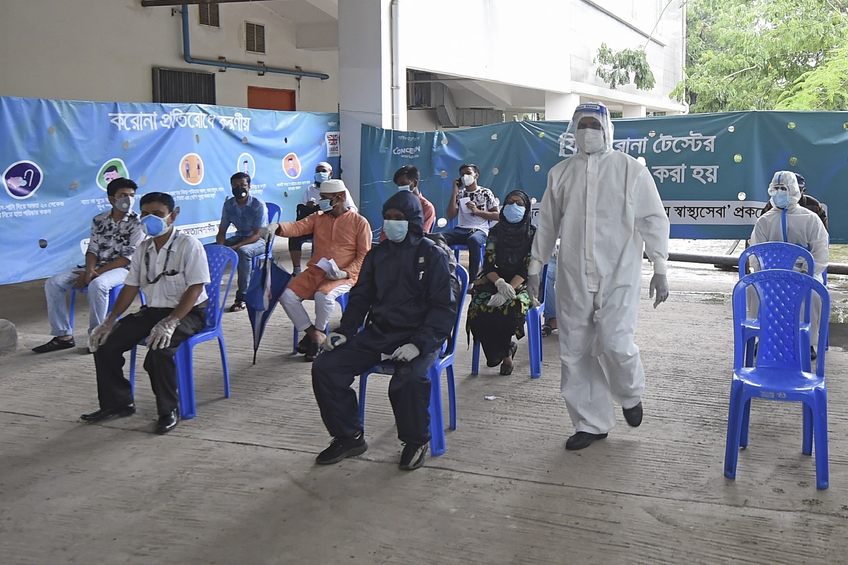 বাংলাদেশে নমুনা পরীক্ষা কমলেও করোনায় শনাক্তের হার বাড়ছে