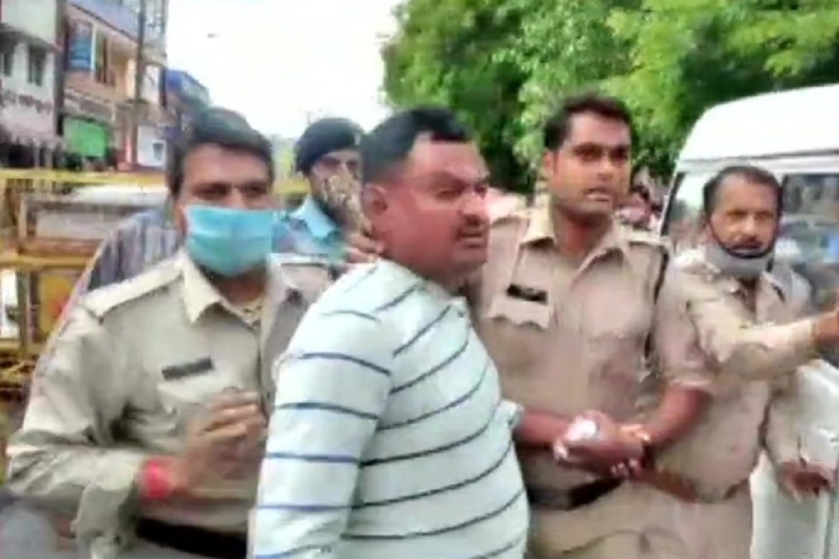 ‘গাড়ি না ওল্টালে উল্টে যেত গদি’, দাবি অখিলেশের