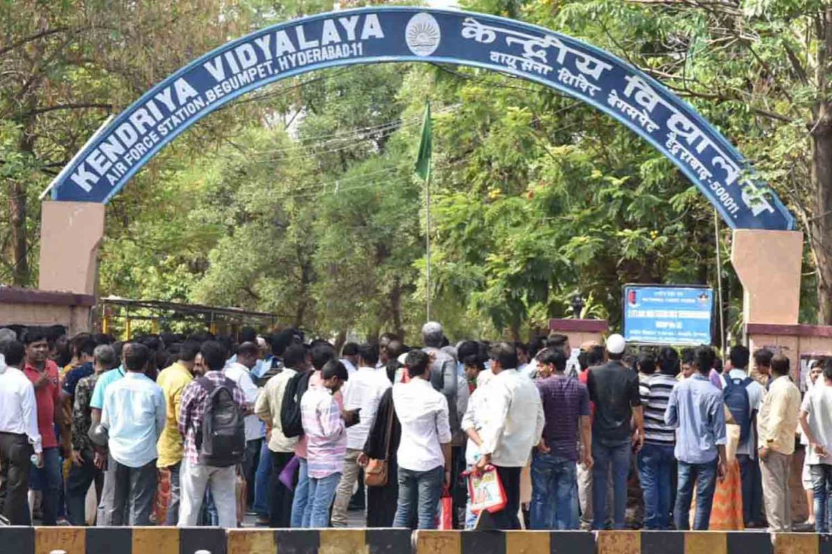 নিট ও জেইই (মেইন) পরীক্ষাকে কেন্দ্র করে দেশজুড়ে প্রতিবাদে ছাত্ররা