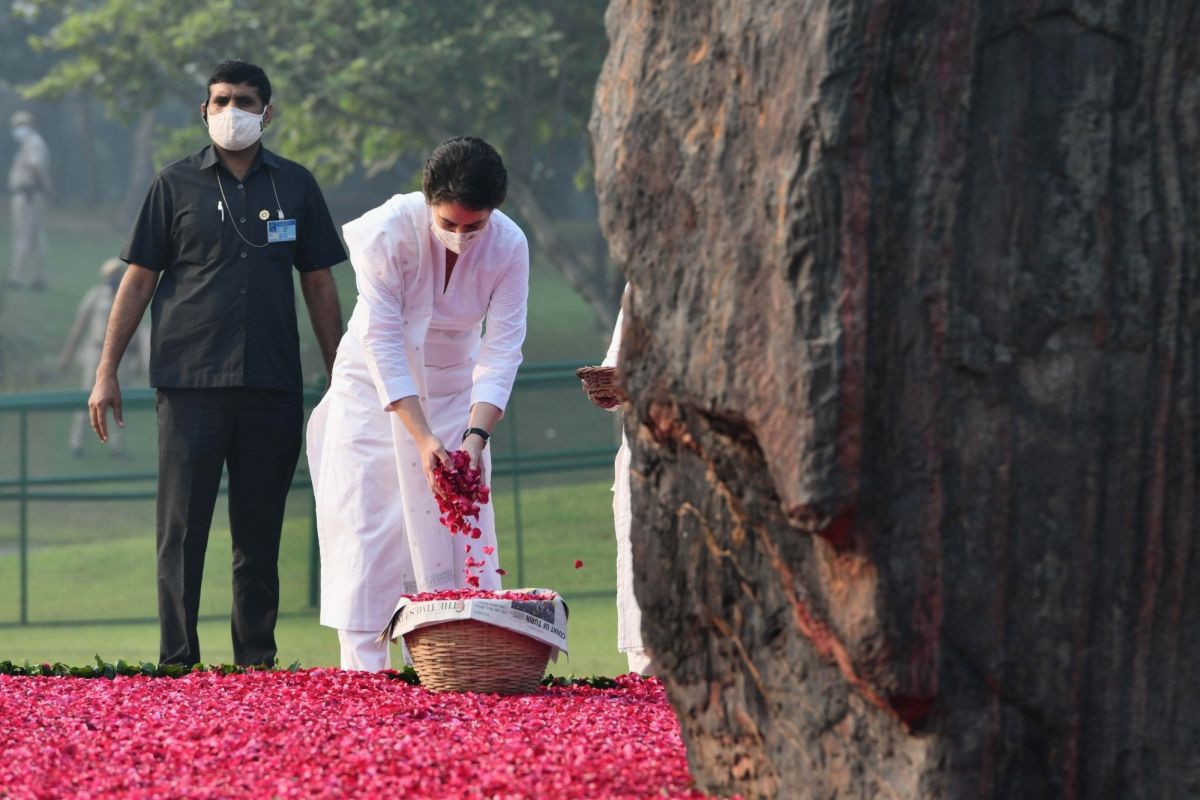 ইন্দিরা গান্ধি’র প্রয়াণ দিবসে শ্রদ্ধা জ্ঞাপন