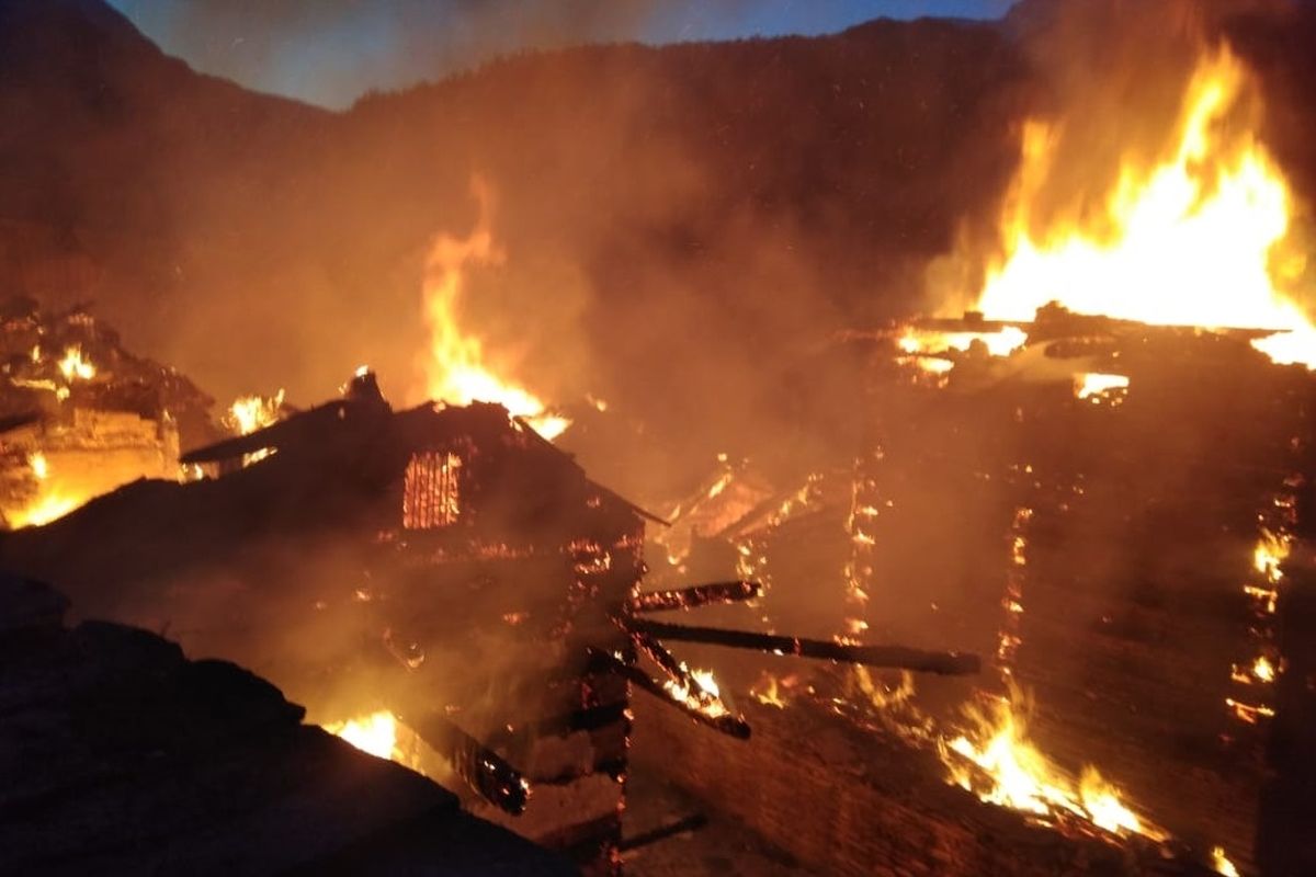 তপসিয়ায় ভয়াবহ আগুন, ছুটে গেলেন মুখ্যমন্ত্রী মমতা বন্দ্যোপাধ্যায়