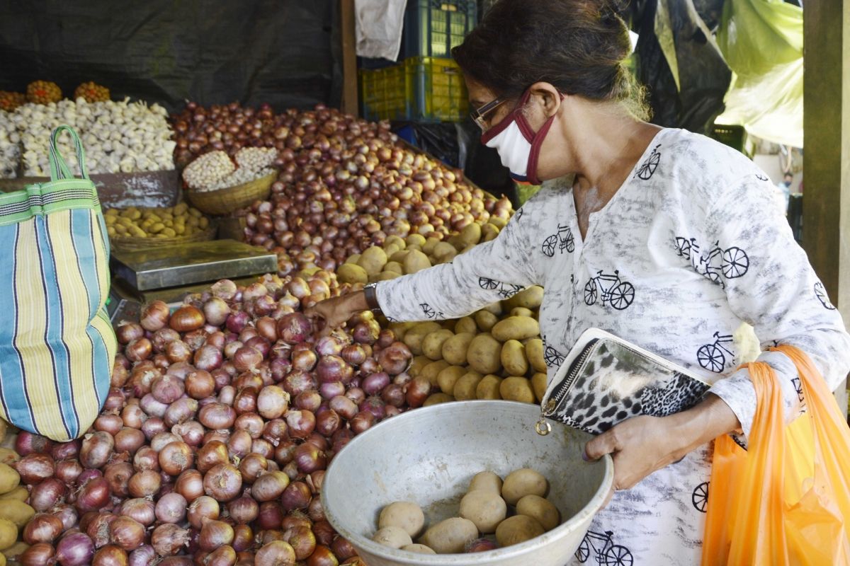 ডায়মন্ড হারবার এসডিও’র নেতৃত্বে বাজার পরিদর্শনে পুলিশ আধিকারিকরা