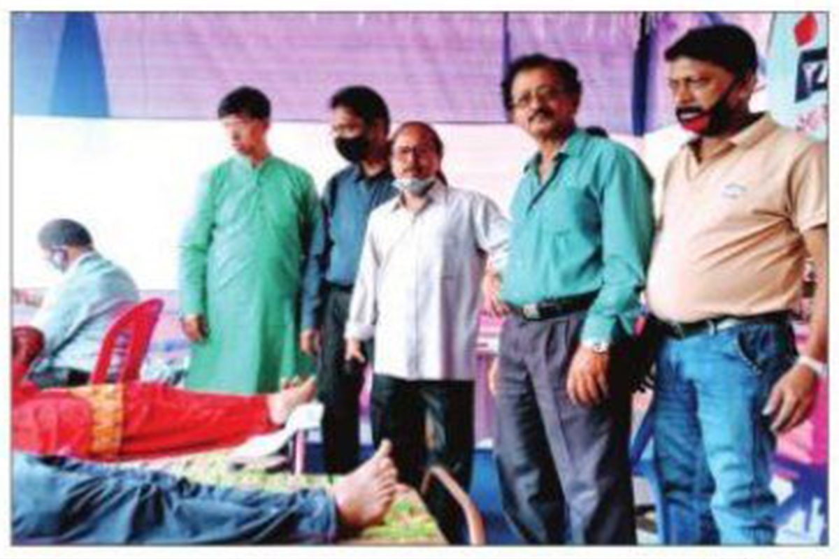 সাংসদের শুভেচ্ছায় মন ভরলাে রক্তদাতাদের