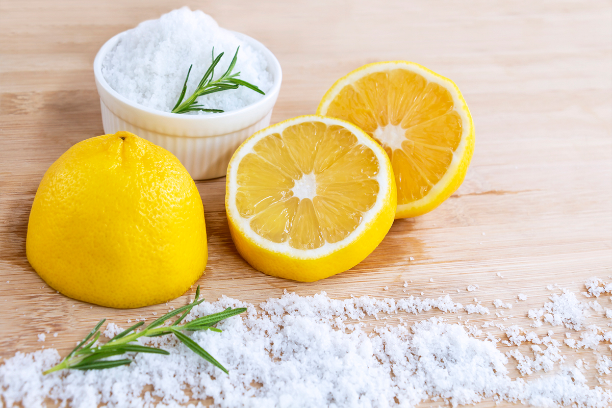 রিচ খাওয়ার পর হজম করতে নুন মাখিয়ে লেবু চুষে খান