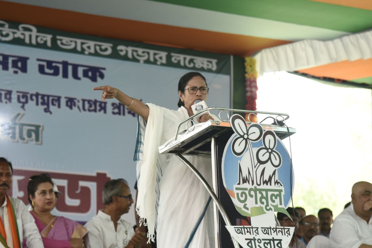 বিজেপির হুমকিকে ভয় পাবেন না, আপনাদের পাশে রয়েছেন মমতা: শ্রীকান্ত মাহাতাে