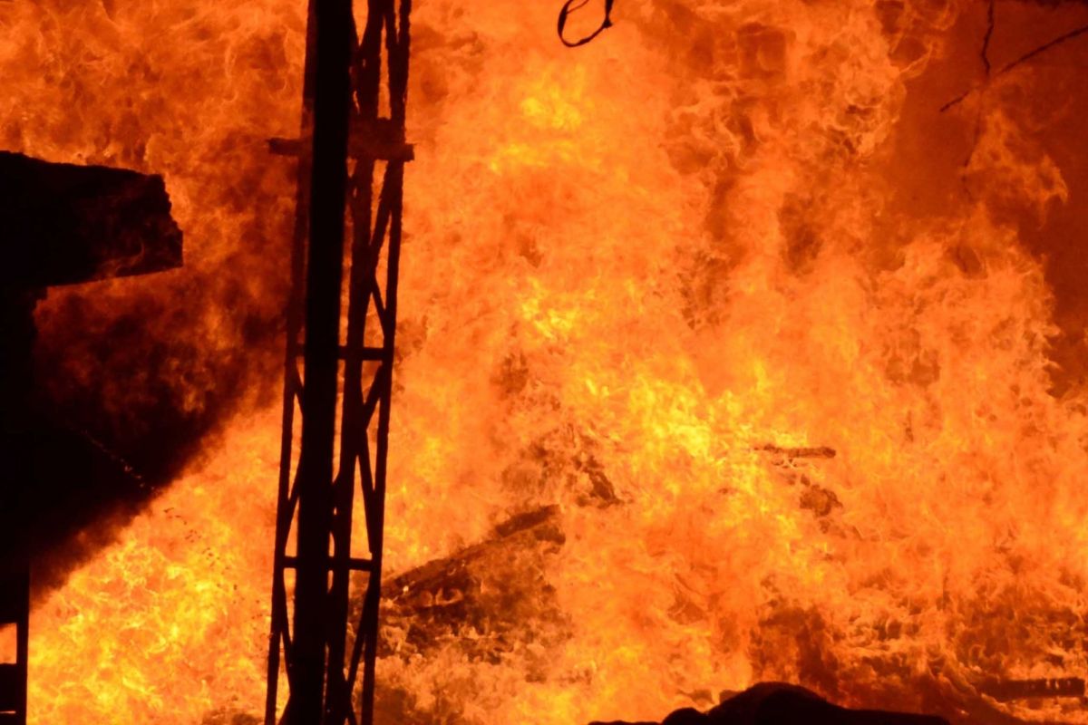 মুম্বইয়ে স্টুডিও’তে আগুন