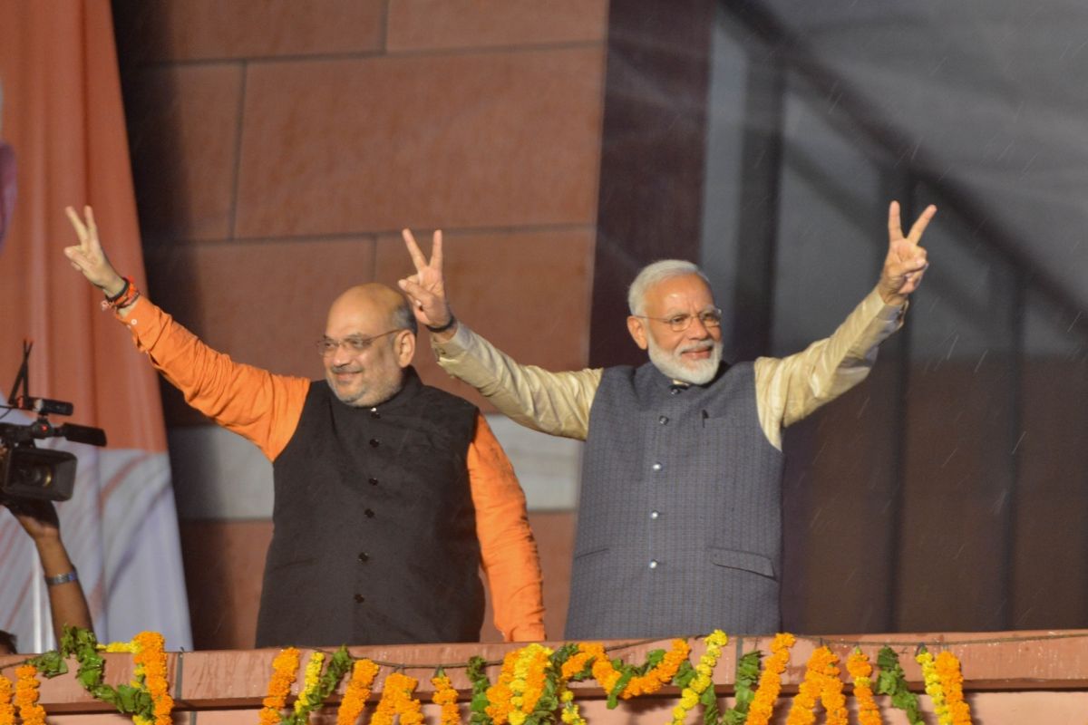 সামনে ভােট, পেট্রোপণ্যের দাম কমাতে উদ্যোগী মােদি-শাহ