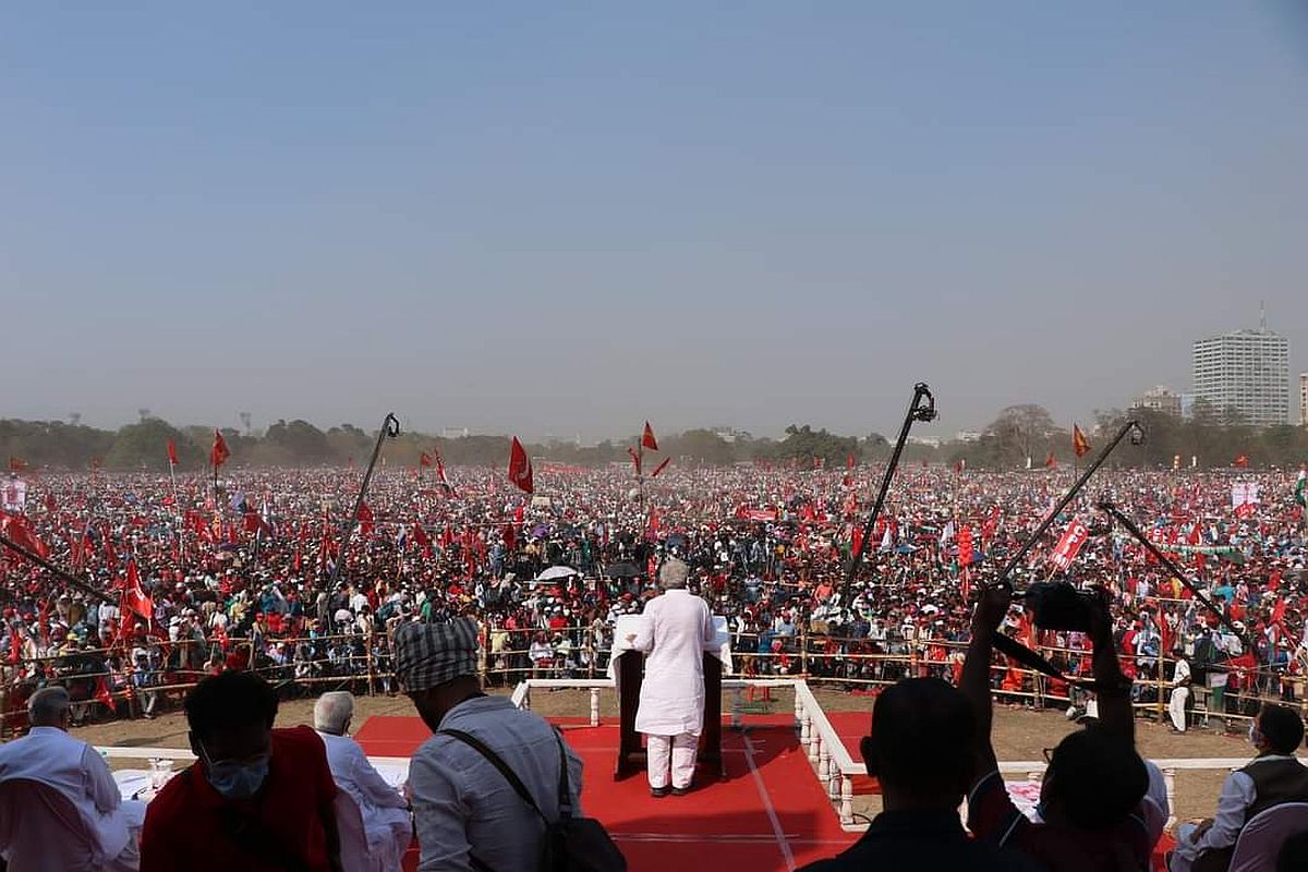 ‘জনহিতের সরকার’ গড়ার বার্তা ইয়েচুরি’র
