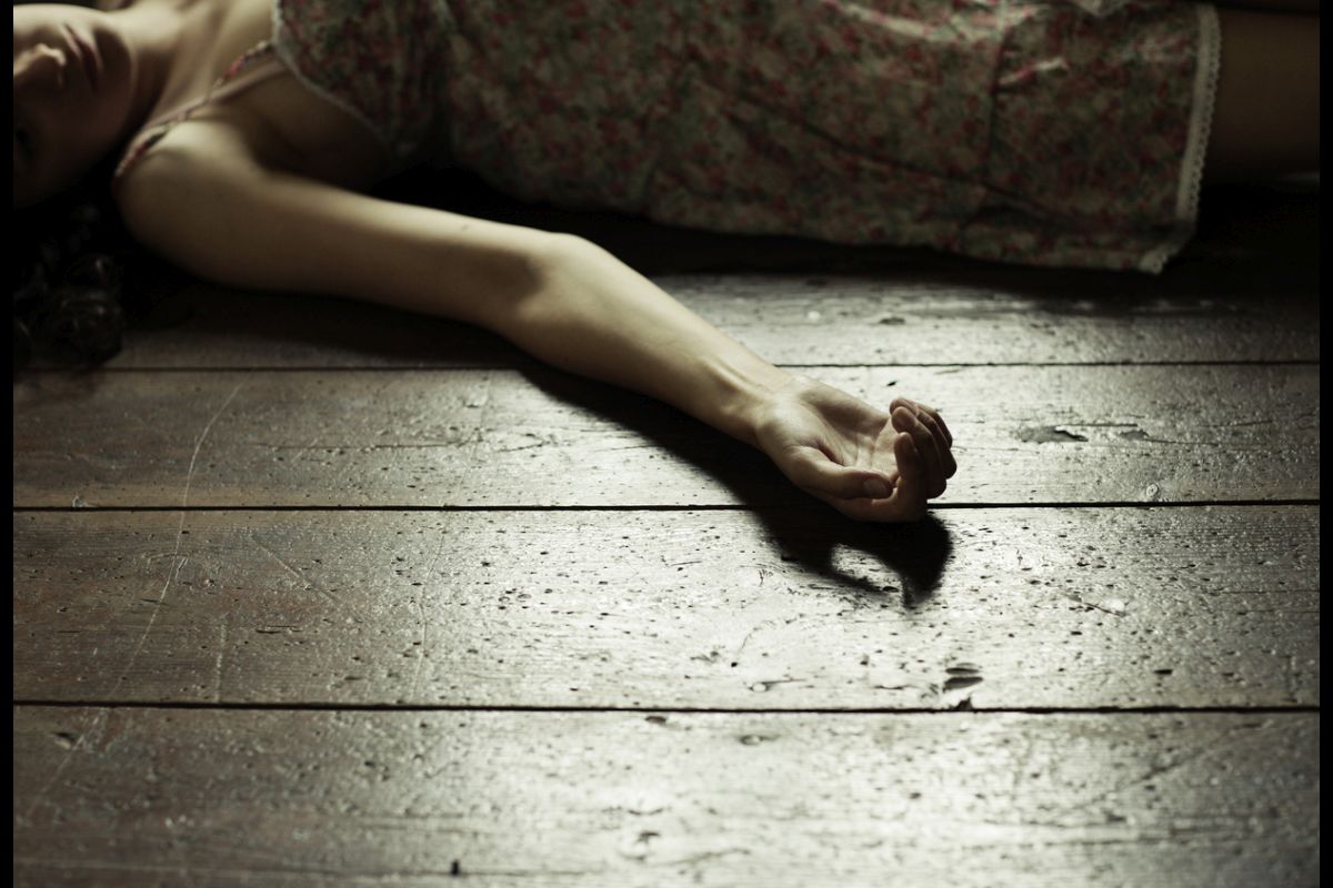 মহিলার পচাগলা মৃতদেহ উদ্ধার 