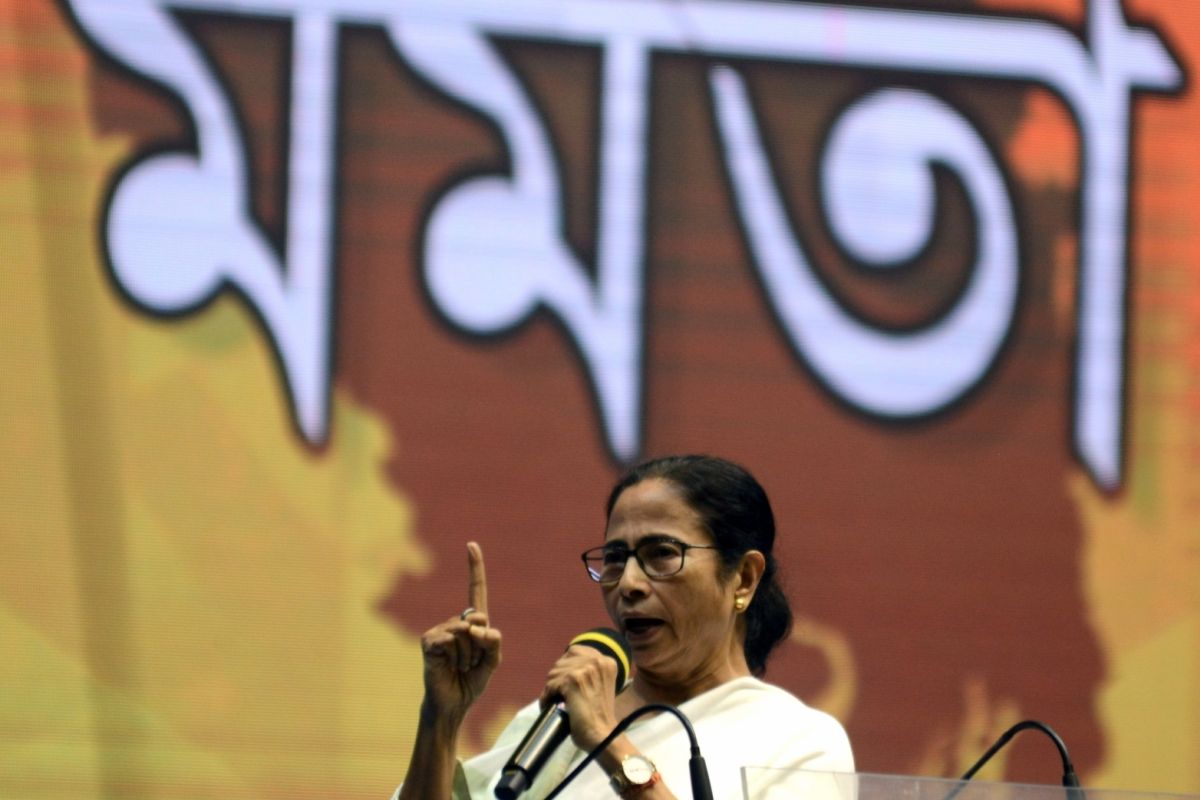 বিজেপি নেতাকে মমতার ফোন!