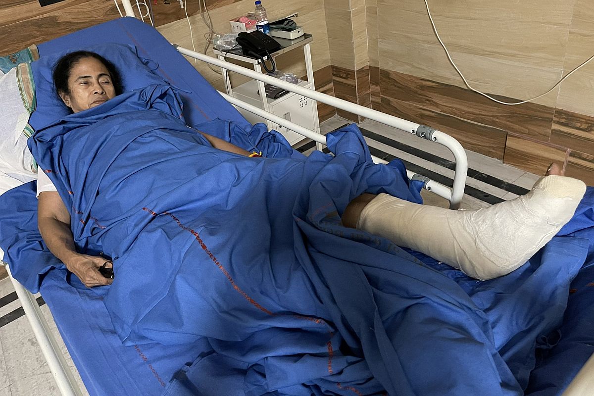 হুইল চেয়ারেই প্রচারে বেরােবেন