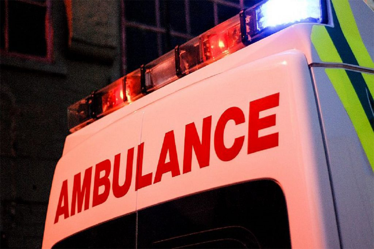 অ্যাম্বুলেন্স থেকে পড়ে গেল কোভিডের মৃতদেহ