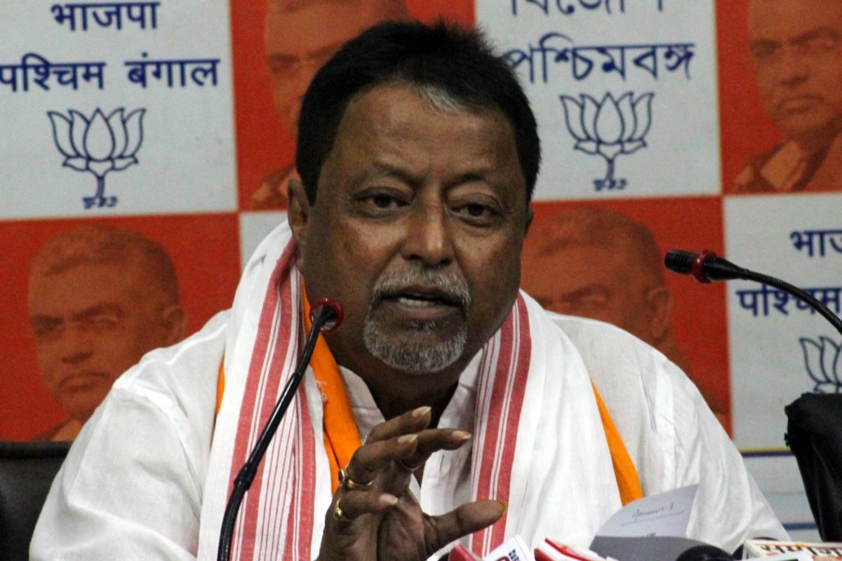 দলবদলের জল্পনায় জল ঢাললেন মুকুল